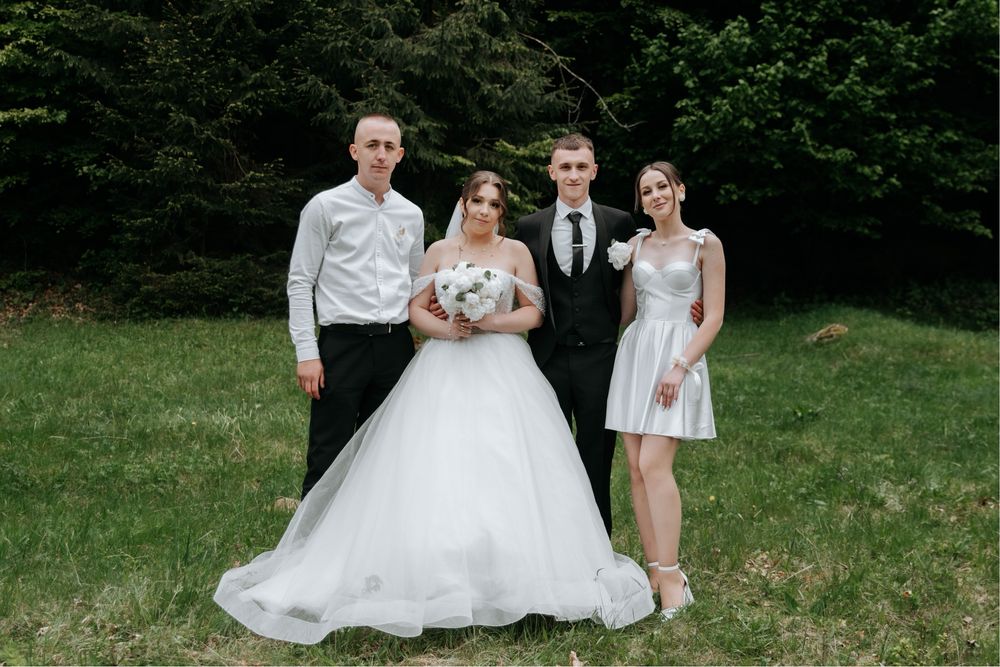 Весільна сукня пишта
