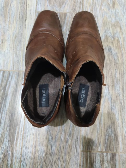 Продам чоловічі шкіряні ботинки Bugatti