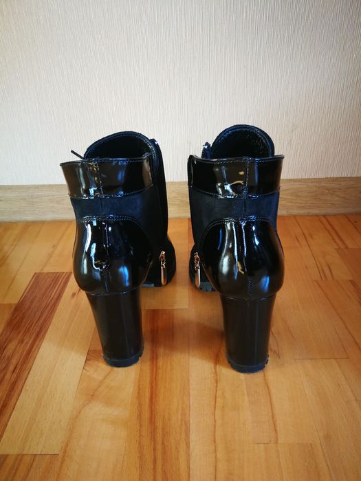 Нові ботінки, ботильйони шкіра 40р.