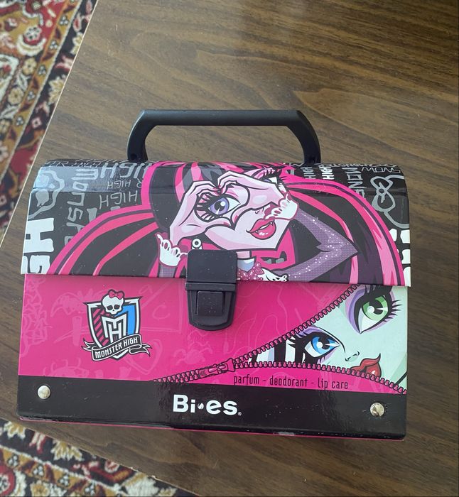 kuferek po kosmettykach monster high