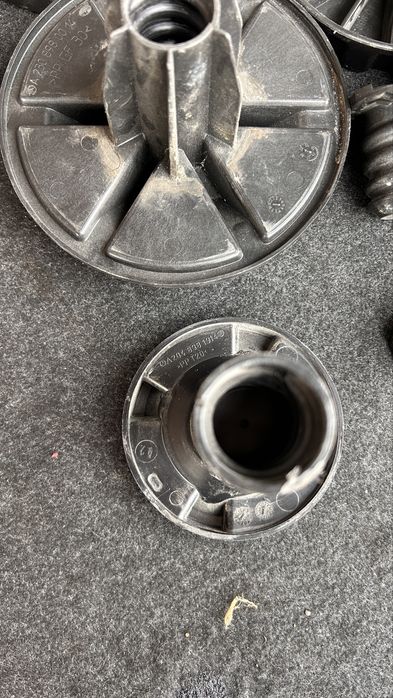 Кріплення запасного колеса Mercedes w204,w205,w211,w212,w164,w166