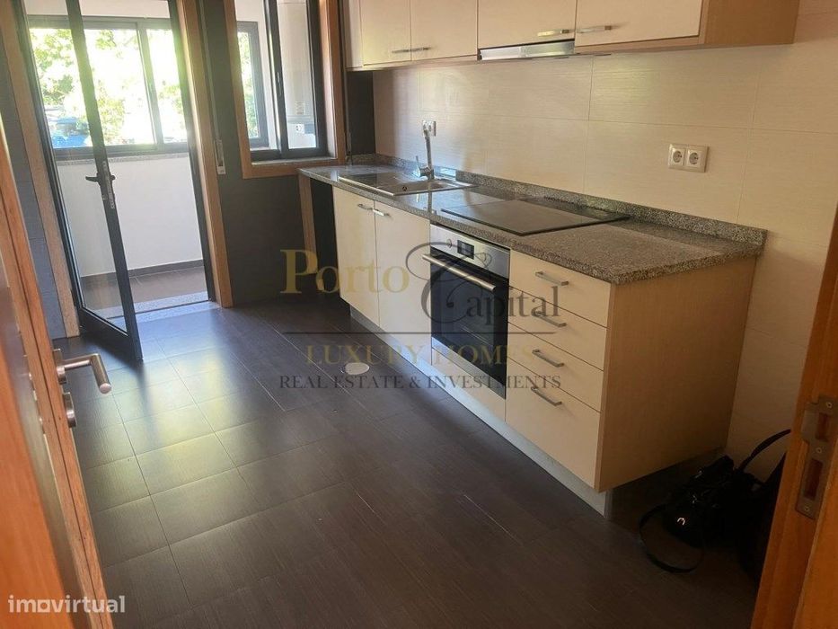 T2 Com Terraço Privativo | Luz, Conforto E Excelente Localização