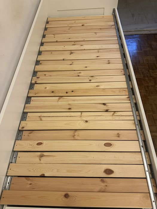 Cama Ikea solteiro