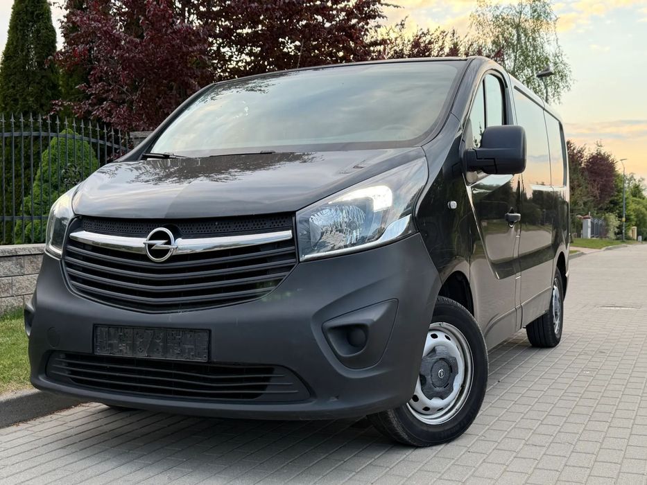Opel VIVARO  12.2017r. 1.6d 120km  3 osoby Navi  pdc 23% brutto