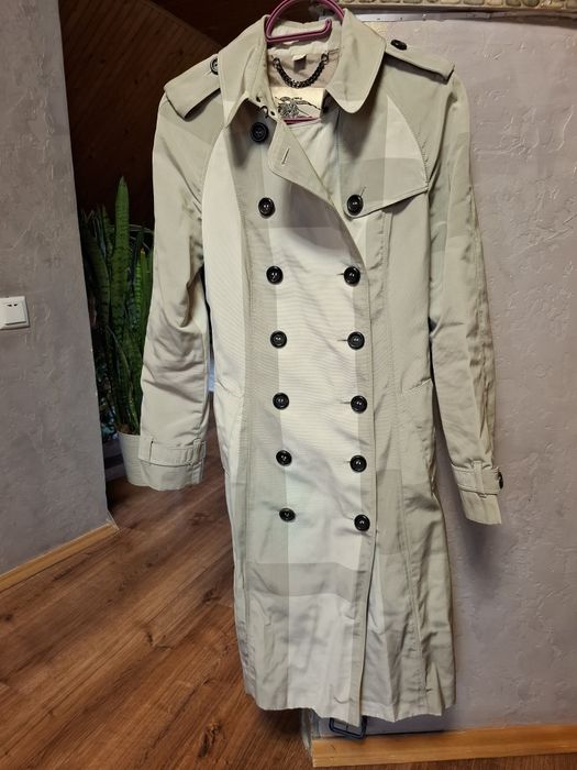 Тренч, плащ.        .