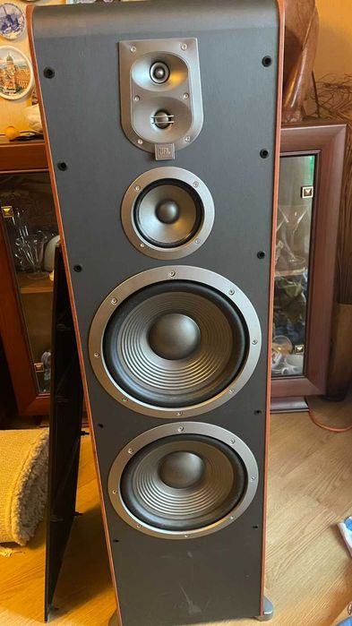 Продаю акустику JBL ES100