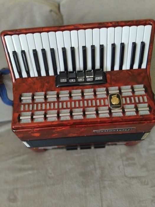 Продам акордеон Velmeister Serino