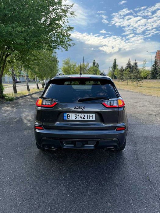 Jeep Cherokee Limited 2019 року в обвісі Overland з повним приводом
