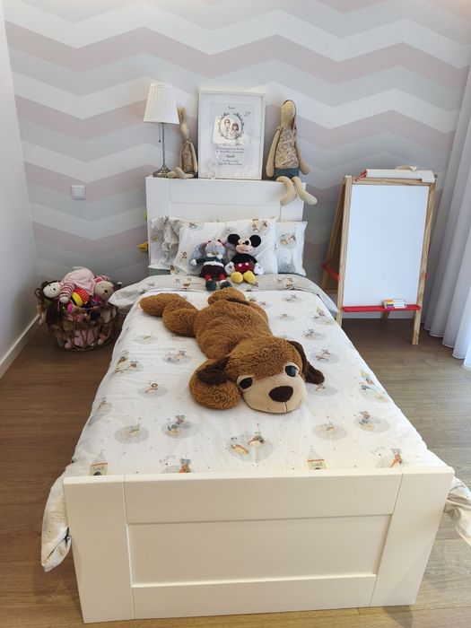 Mobilia de solteiro com estrado elevatório