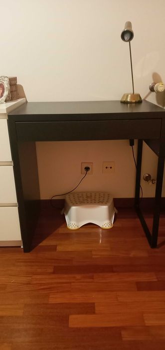 Secretária preta com gaveta IKEA, 73cmX50cm