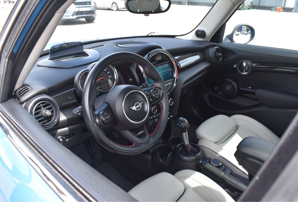 MINI Cooper S F55 2018