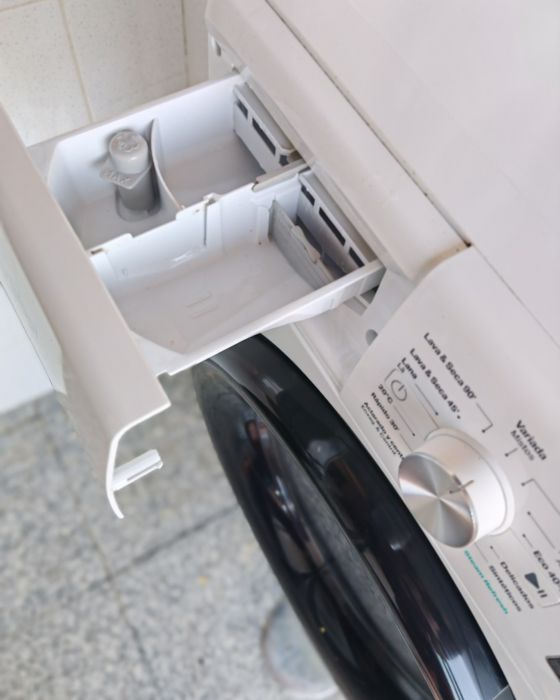 Maquina de lavar e secar roupa 8 + 6 Kg Whirlpool - como nova c garant