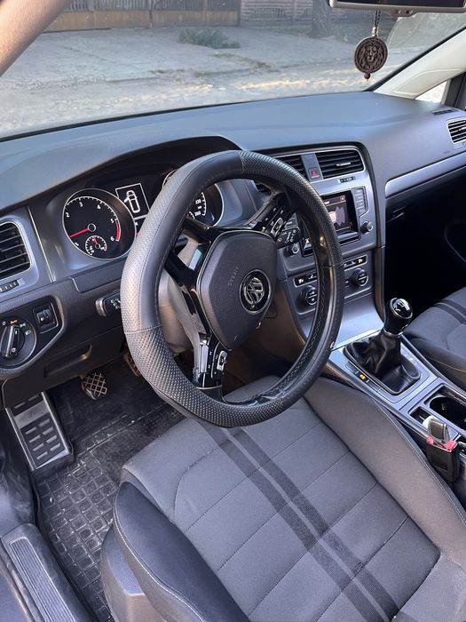 Гольф 7 универсал 1,6 тди