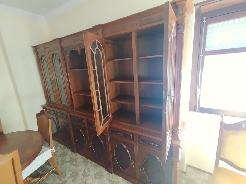 Aparador de sala com cristaleira, NOGUEIRA, COMO NOVO