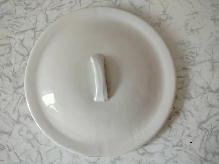 Кришка від великої керамічної діжки