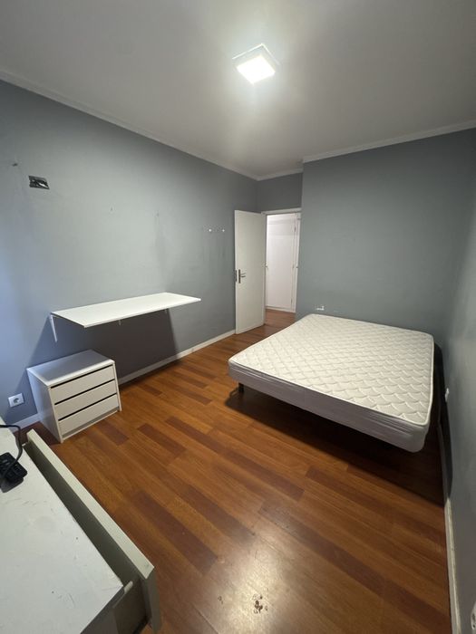 Quarto para arrendar junto a General torres .