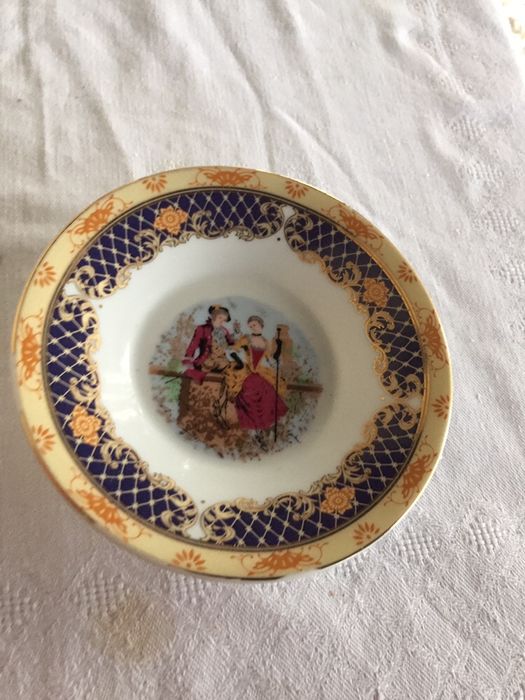 Mini talerzyk stylizowany  syg. T.Limoges