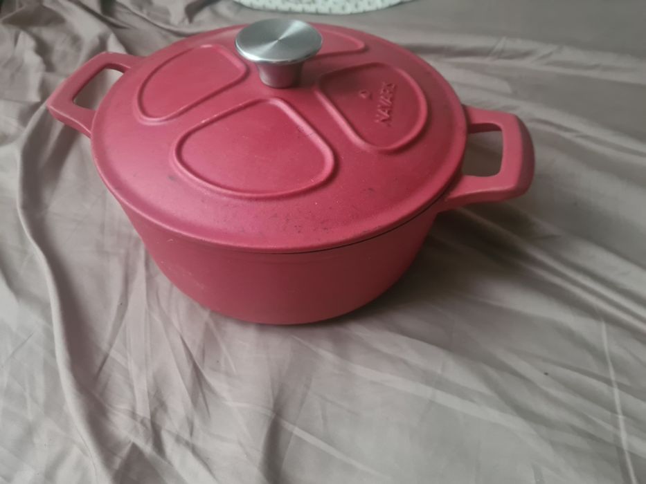 Żeliwny navaris  NOWY garnek  24cm x 10cm 3.5l