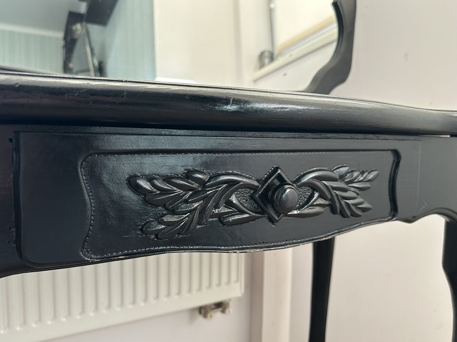 Два старовинні дзеркала і косметичний столик, початок ХХ ст.