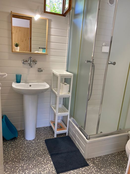 Maj, czerwiec promocyjne pakiety pobytowe. Blisko plaża i las.