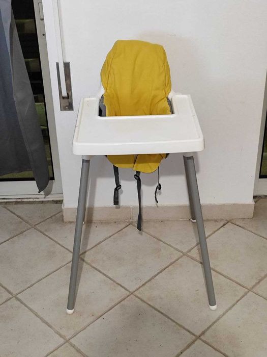 Cadeira infantil ikea Antilop com suporte e encaixe.