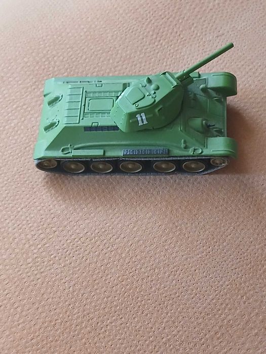 Амфибия.танк производства ссср.Есть много разных.