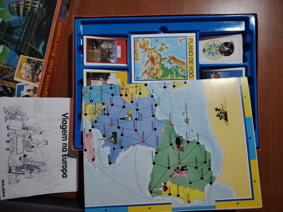 Jogo de mesa Viagem na Europa, em bom estado geral