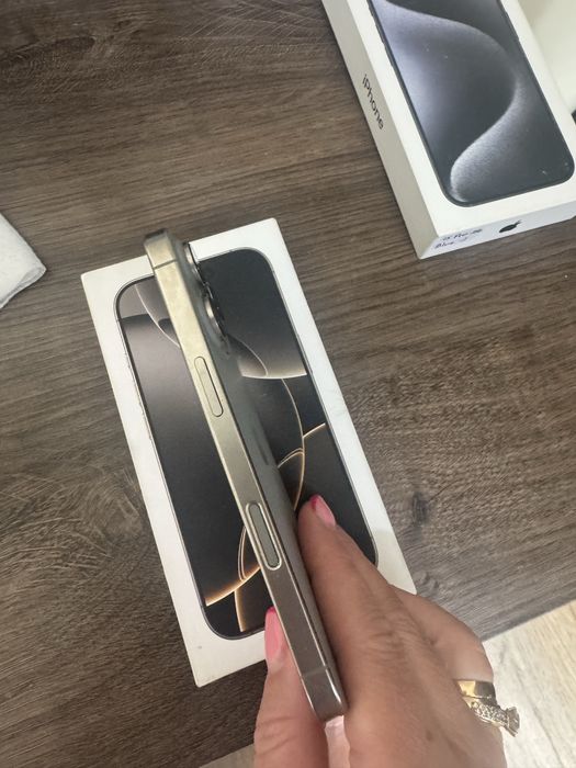 Продам айфон 16 про