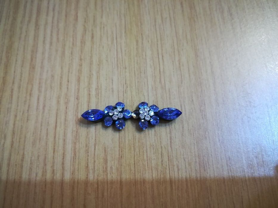 Flower-shaped blue rhinestone jewelry