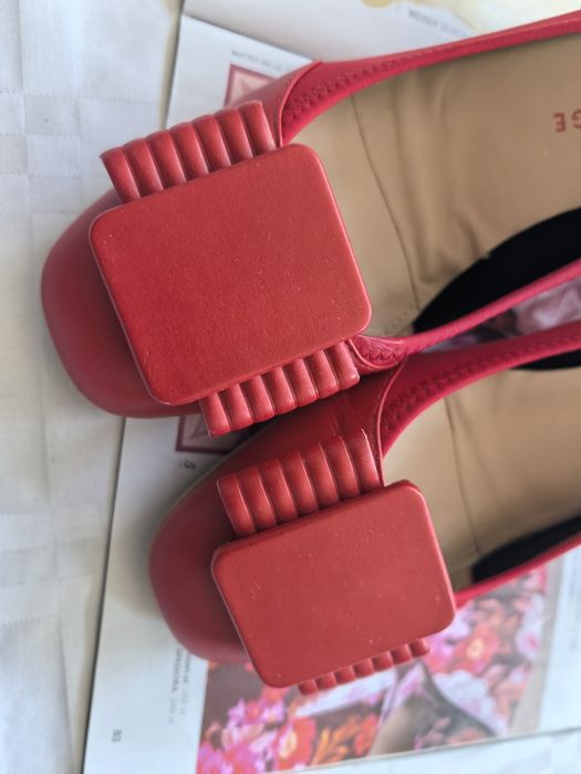 Czółenka damskie skórzane marki Pas de Rouge rozmiar 38