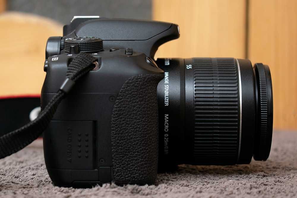 Canon EOS 700D - Дзеркальний фотоапарат +об’єктив +сумка +карточка