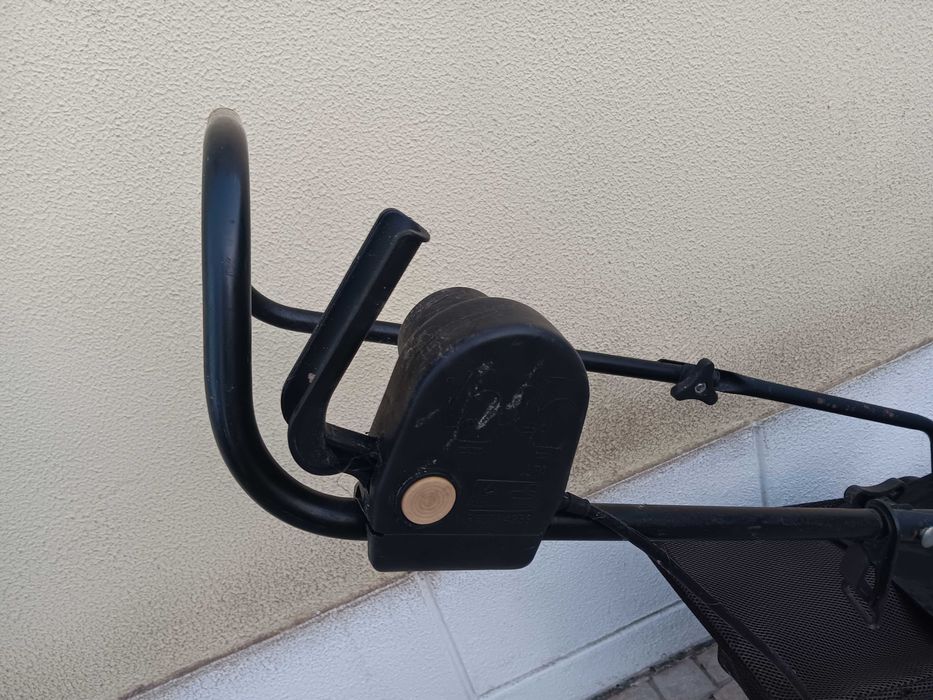 Máquina de cortar relva