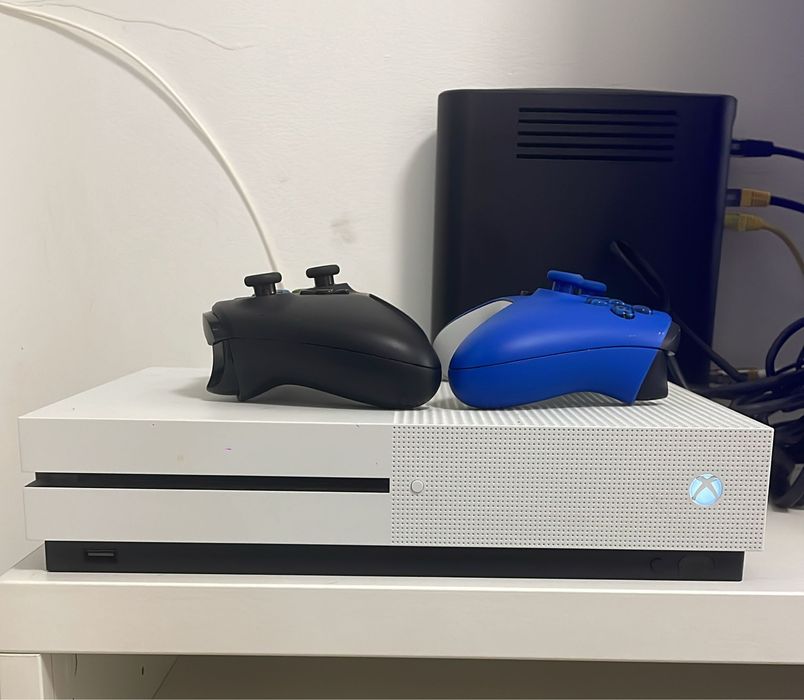 Xbox one s em otimo estado