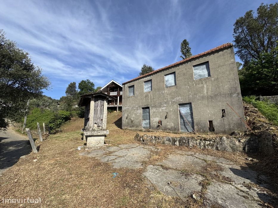 Venda de moradia e terreno no Candal, Serra da Arada