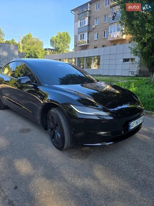 Tesla Model 3 2024