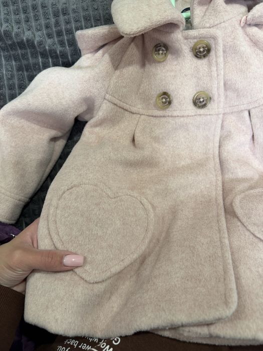 Рожеве пальто на дівчинку