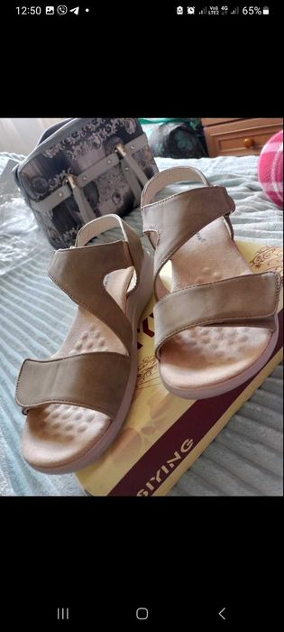 Босоніжки жіночі