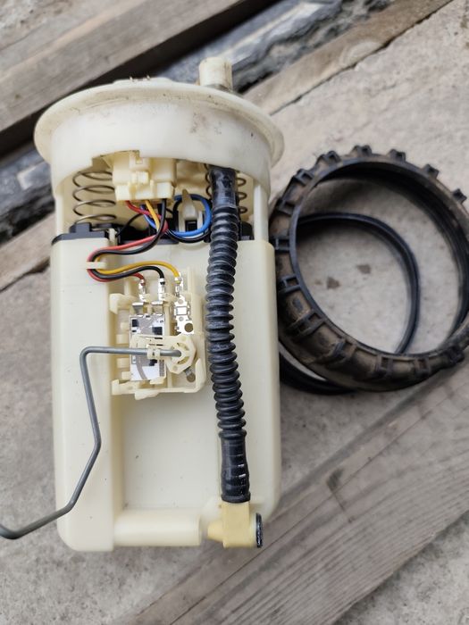 Pompa paliwa Mitsubishi Space starr