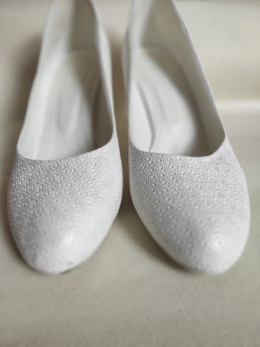 Весільні туфлі білі