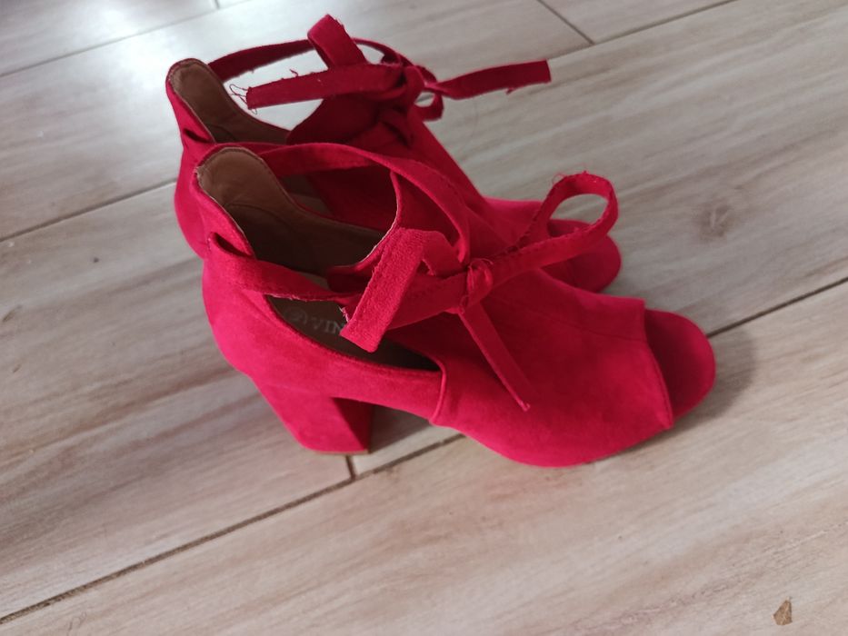 Buty vinceza  szpilki czółenka sandały czerwień czerwone  wiązane 38