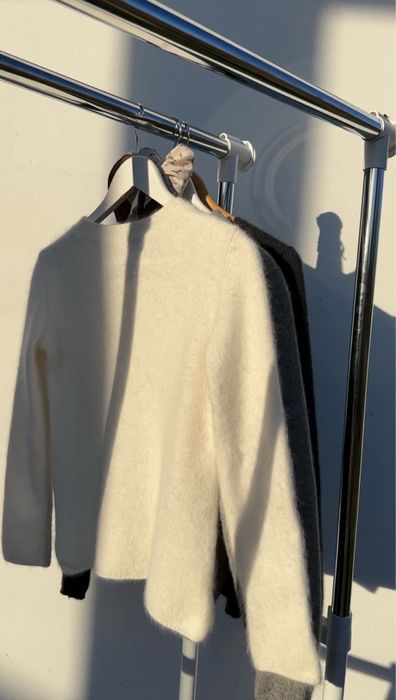 Молочний светр ангора  Sisley