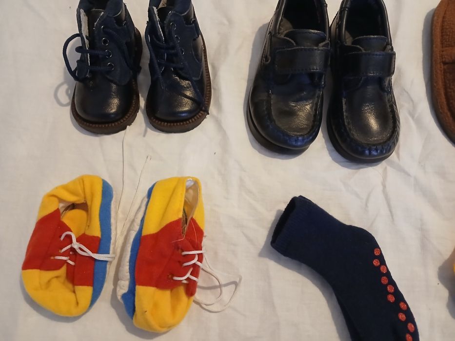 Carapins/meias/luvas/chinelos/sapatos bebé