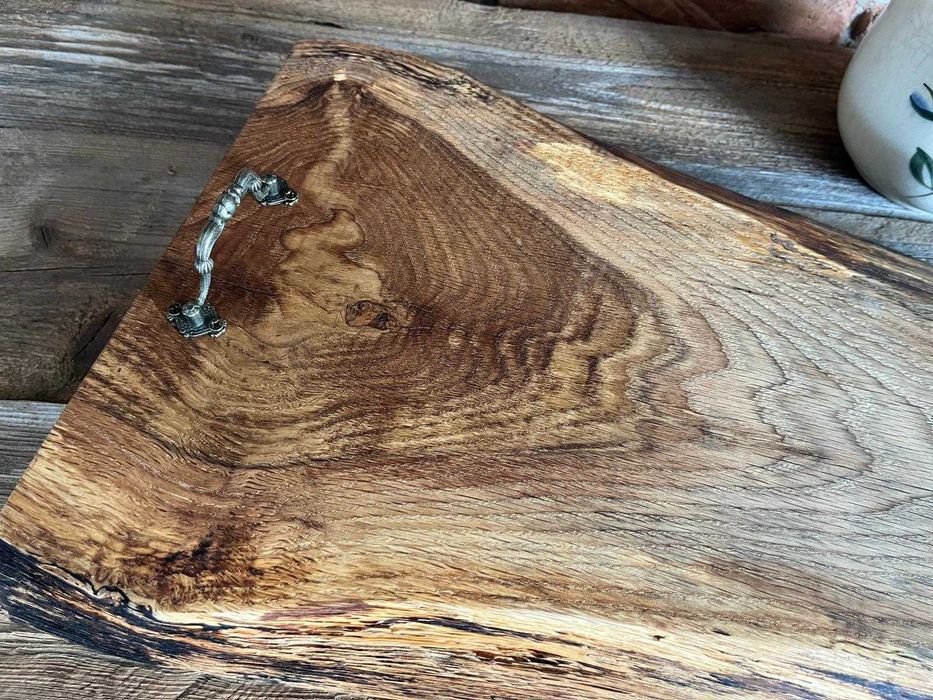 Dębowa deska do serwowania