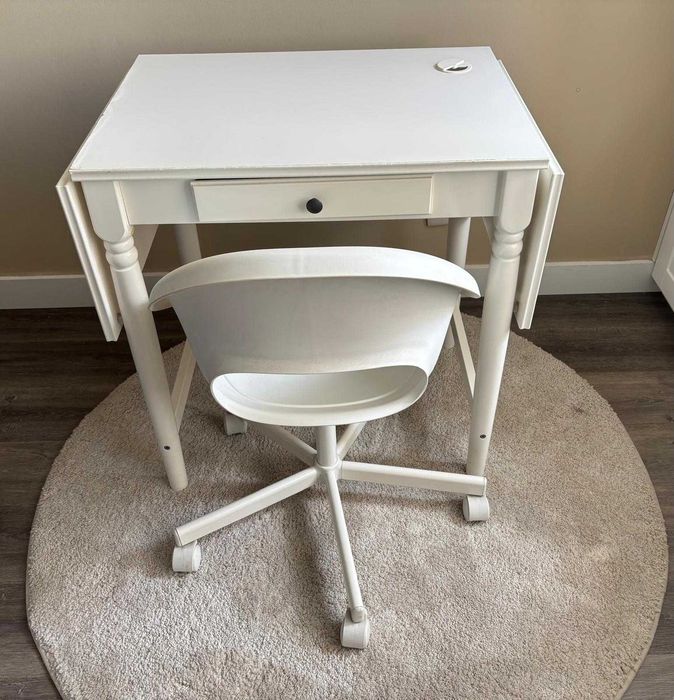 Secretária de escritório com cadeira e carpete (Oferta de mesa de centro)