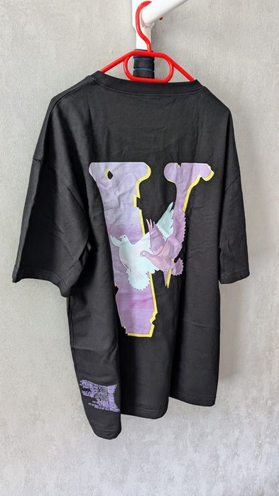 Фиолетовая футболка vlone x nav blackdoves с голубями