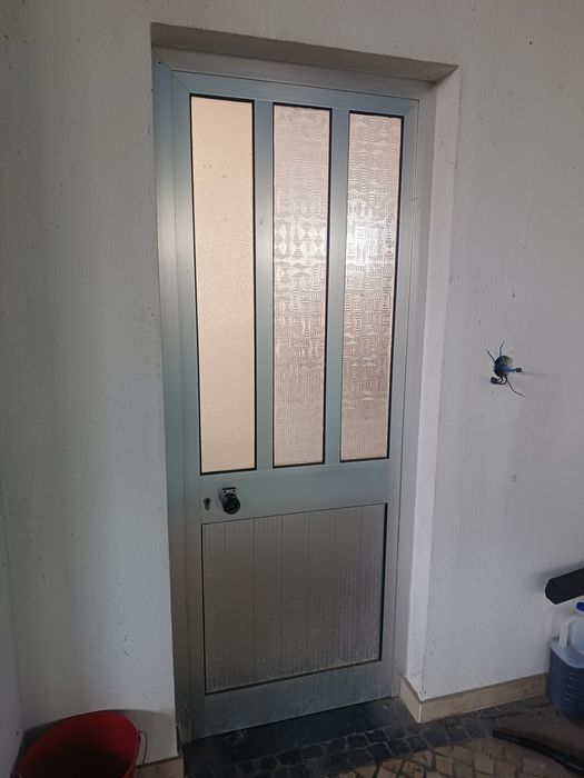 Porta alumínio com fechadura e chaves 2.00x0.80