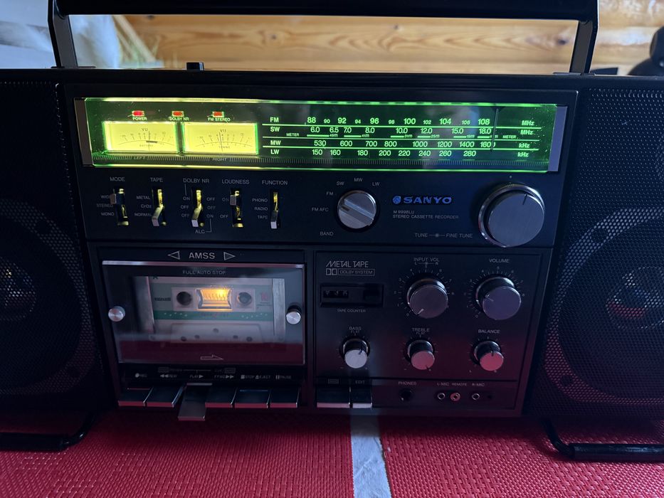 Продам магнитолу Sanyo M 9998LU