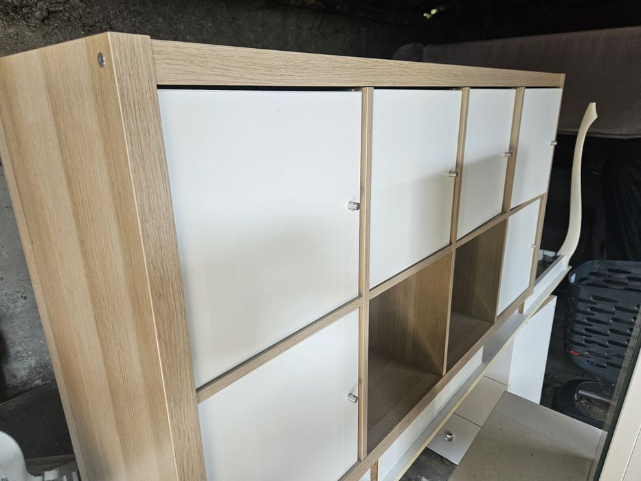 Regał z drzwiczkami ikea