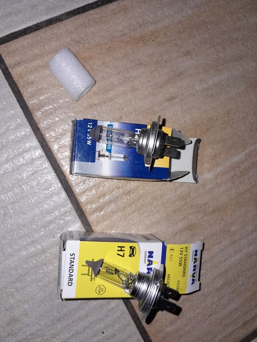 Tylna półka bagażnika - Opel Corsa D plus H7 żarówki i olej silnikowy