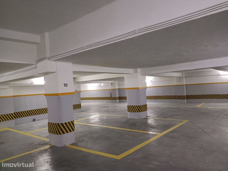 Garagem com 435 m² para 20 viaturas – Rua Duque de Palmela, Lisboa